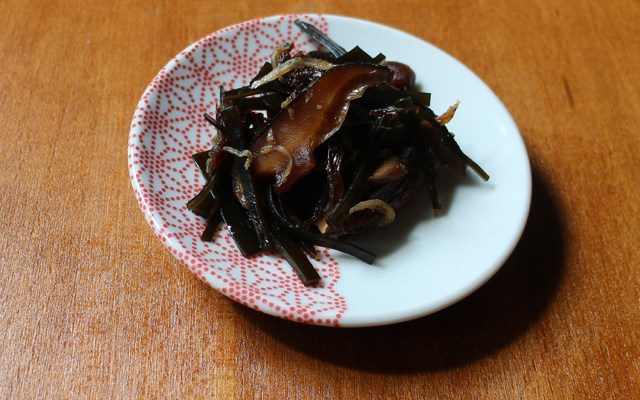 TSUKUDANI - 佃煮 - Kombualgen und Shitakepilze TSUKUDANI - 佃煮 - Kombualgen und Shitakepilze