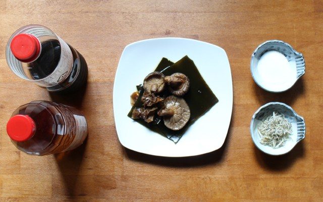 TSUKUDANI - 佃煮 - Kombualgen und Shitakepilze TSUKUDANI - 佃煮 - Kombualgen und Shitakepilze