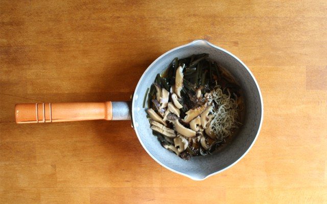 TSUKUDANI - 佃煮 - Kombualgen und Shitakepilze TSUKUDANI - 佃煮 - Kombualgen und Shitakepilze