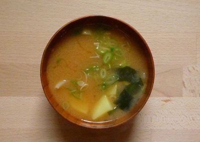 JAGAIMO NO MISOSHIRU – Misosuppe mit Kartoffeln
