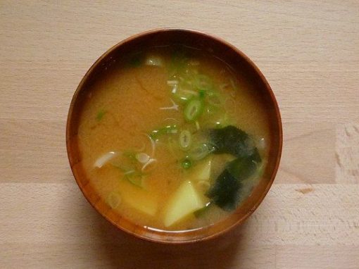 JAGAIMO NO MISOSHIRU – Misosuppe mit Kartoffeln