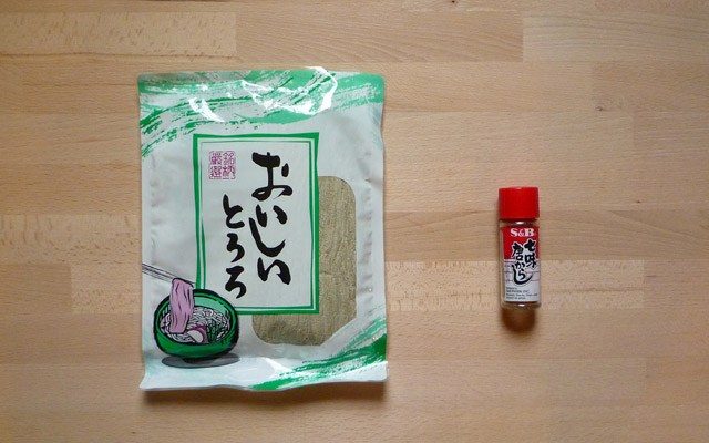 KITSUNE UDON - Udon Nudeln mit frittierten Tofu KITSUNE UDON - Udon Nudeln mit frittierten Tofu