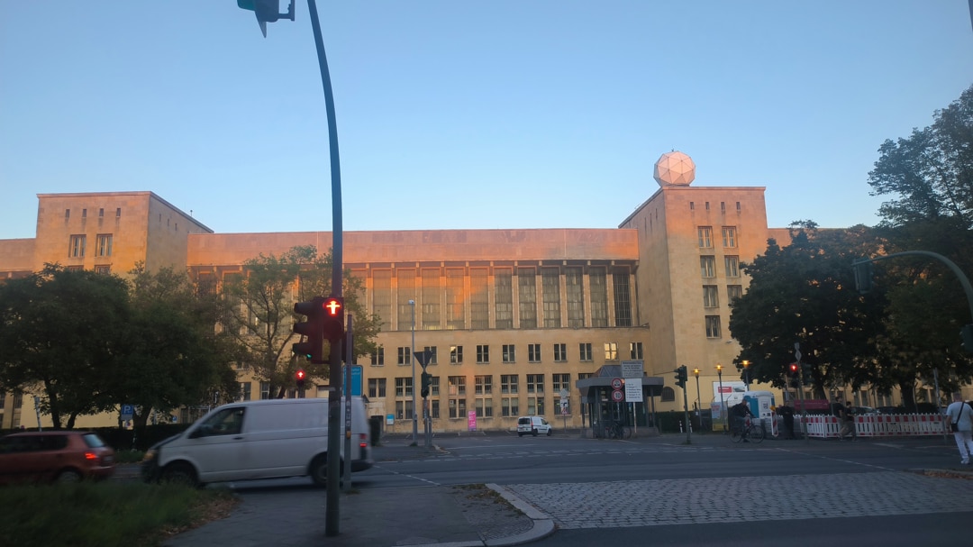 Flughafen Tempelhof, Hangar 7